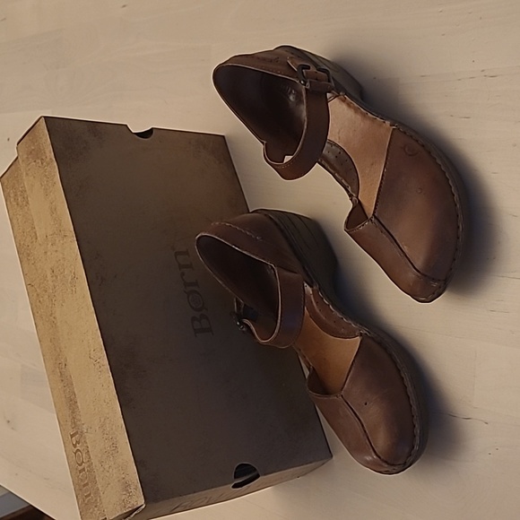 EUC Born Jolina Leather 2in Heeled Clog with Buckle Closure Comes with the Box - Picture 1 of 17